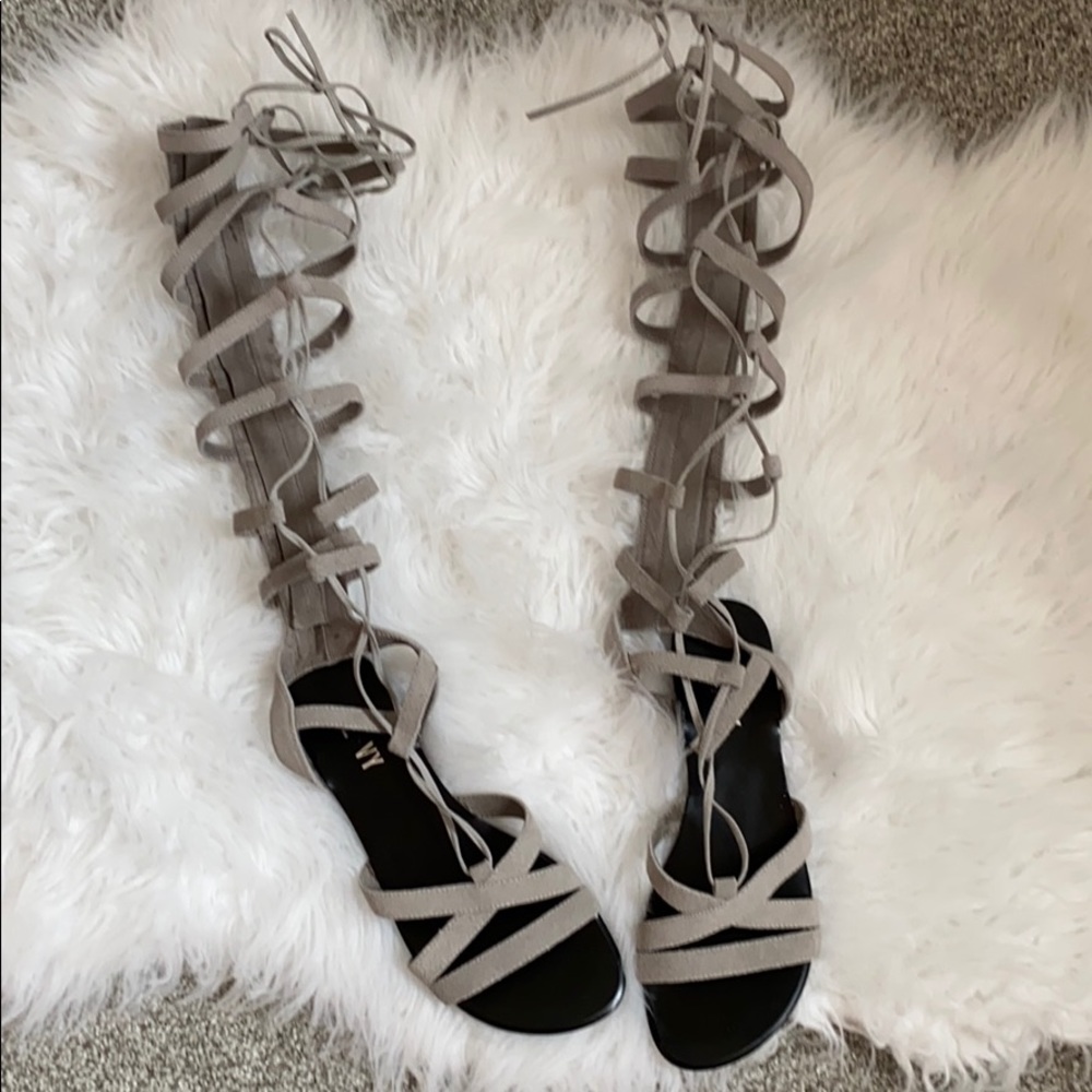 Renvy Gray Suede Gladiator Sandals 5.5